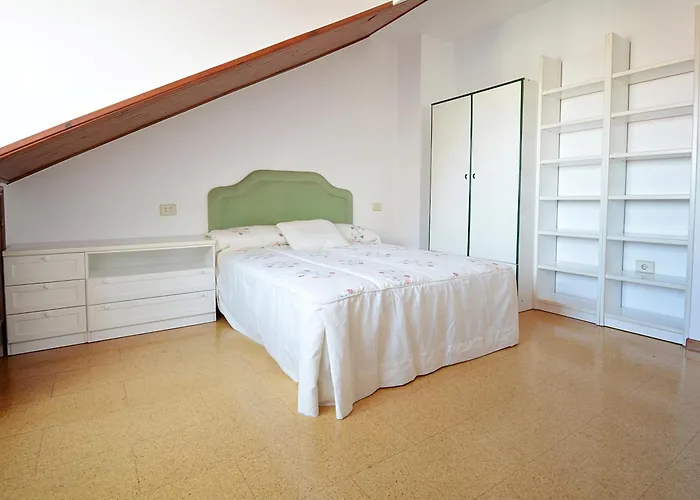 Daire Enorme Triplex En El Centro De O Grove